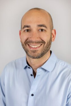 Javier-Cruz_2_klein-250x375